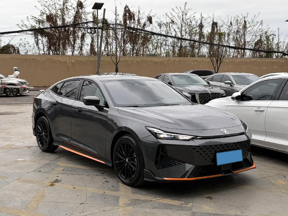 2024 ChangAn UNI-V 1.5T 188HP L4 7DCT,autocango,china used car exporter,china ev exporter,chinese used car exporter,chinese used ev exporter