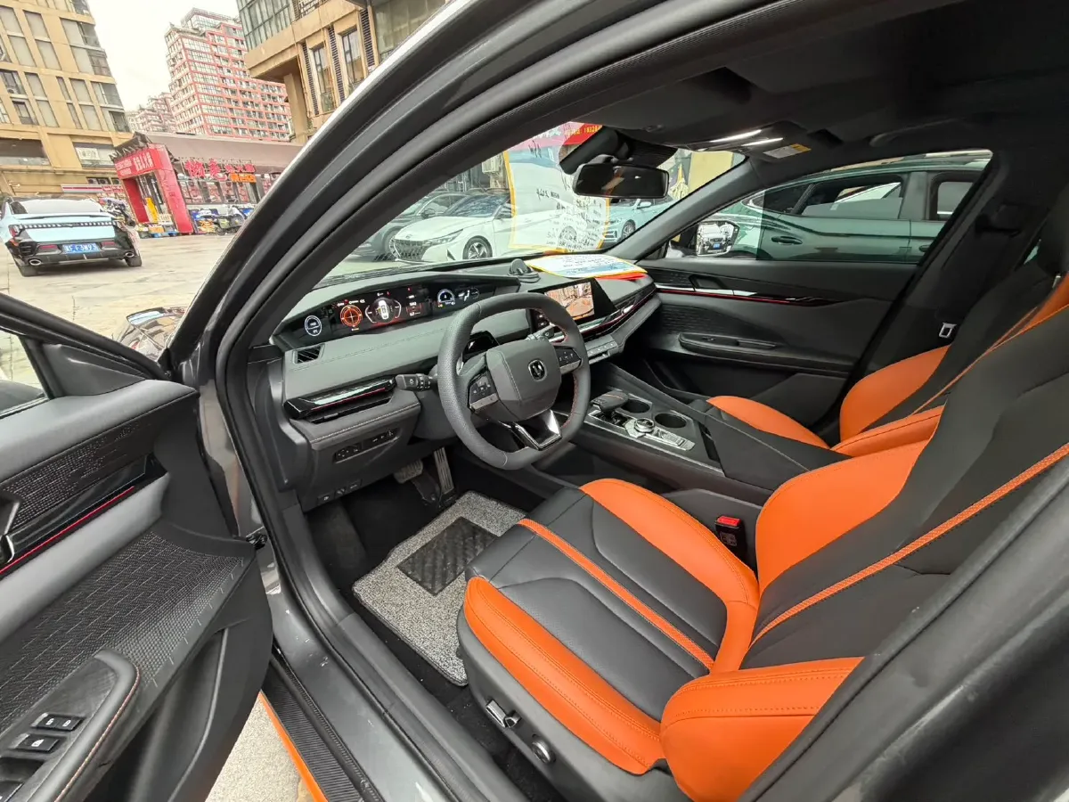 2024 ChangAn UNI-V 1.5T 188HP L4 7DCT,autocango,china used car exporter,china ev exporter,chinese used car exporter,chinese used ev exporter