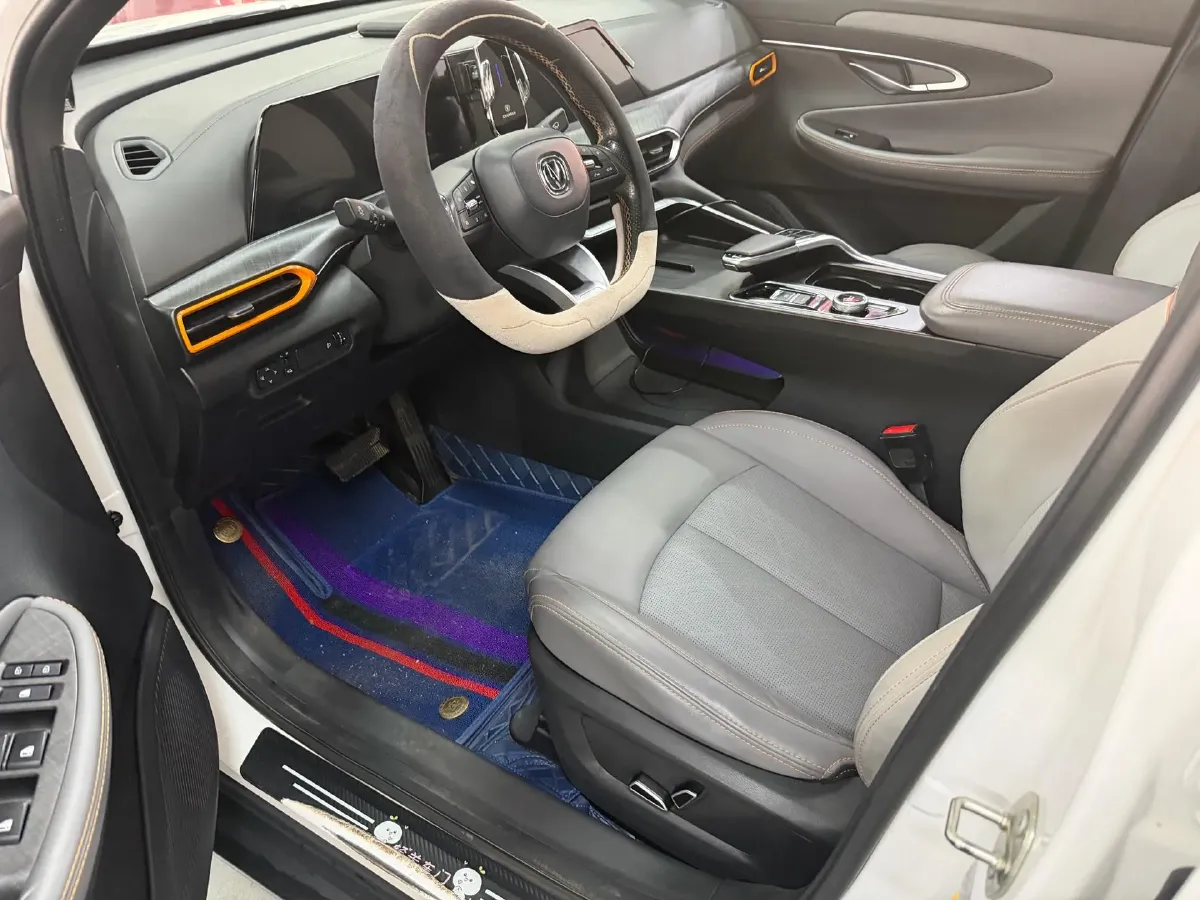 2022 ChangAn UNI-T 1.5T 188HP L4 7DCT,autocango,china used car exporter,china ev exporter,chinese used car exporter,chinese used ev exporter