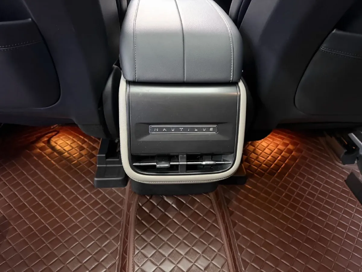 2023 Lincoln Nautilus 2.0T 261HP L4 8AT,autocango,china used car exporter,china ev exporter,chinese used car exporter,chinese used ev exporter