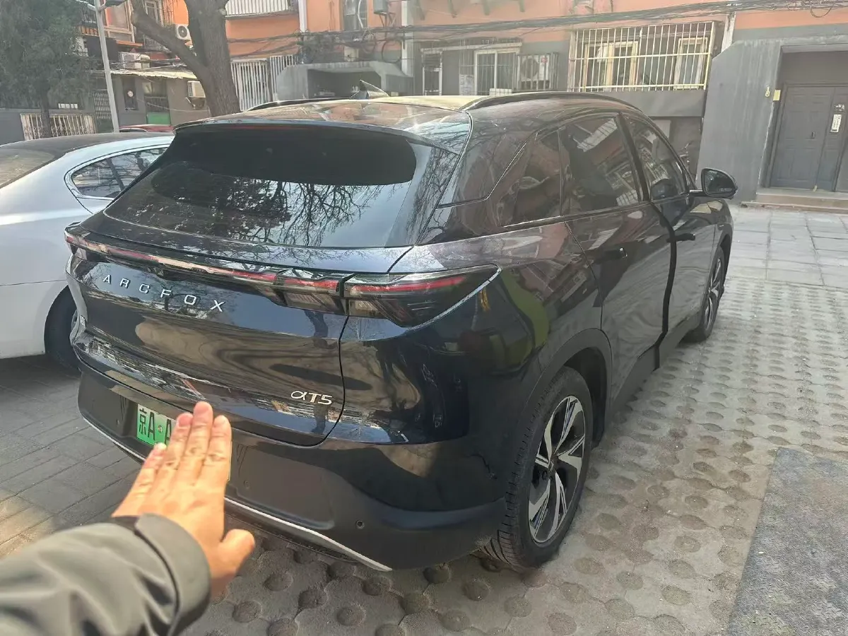 2024 HongQi H5 2.0T 224HP L4 8AT,autocango,china used car exporter,china ev exporter,chinese used car exporter,chinese used ev exporter