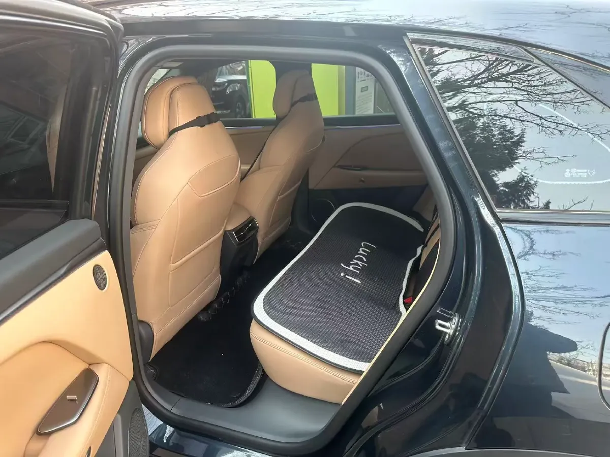 2024 HongQi H5 2.0T 224HP L4 8AT,autocango,china used car exporter,china ev exporter,chinese used car exporter,chinese used ev exporter