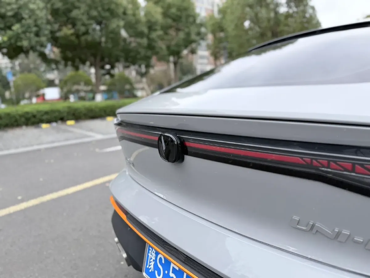 2024 ChangAn UNI-V 1.5T 188HP L4 7DCT,autocango,china used car exporter,china ev exporter,chinese used car exporter,chinese used ev exporter