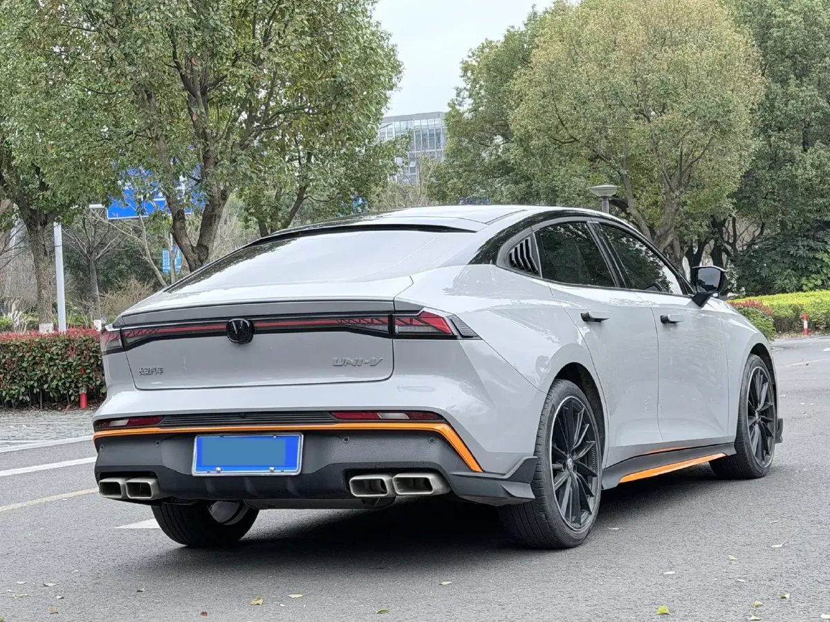 2024 ChangAn UNI-V 1.5T 188HP L4 7DCT,autocango,china used car exporter,china ev exporter,chinese used car exporter,chinese used ev exporter