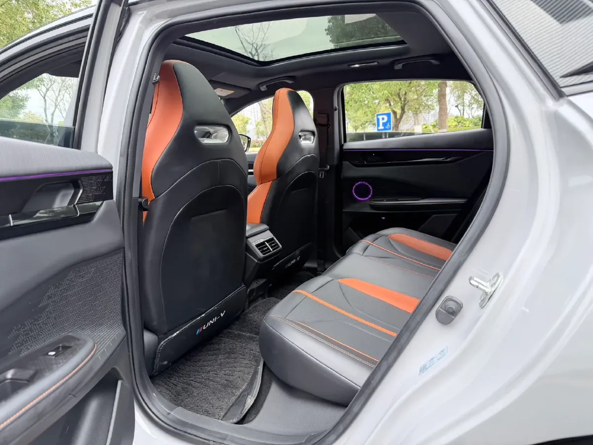 2024 ChangAn UNI-V 1.5T 188HP L4 7DCT,autocango,china used car exporter,china ev exporter,chinese used car exporter,chinese used ev exporter