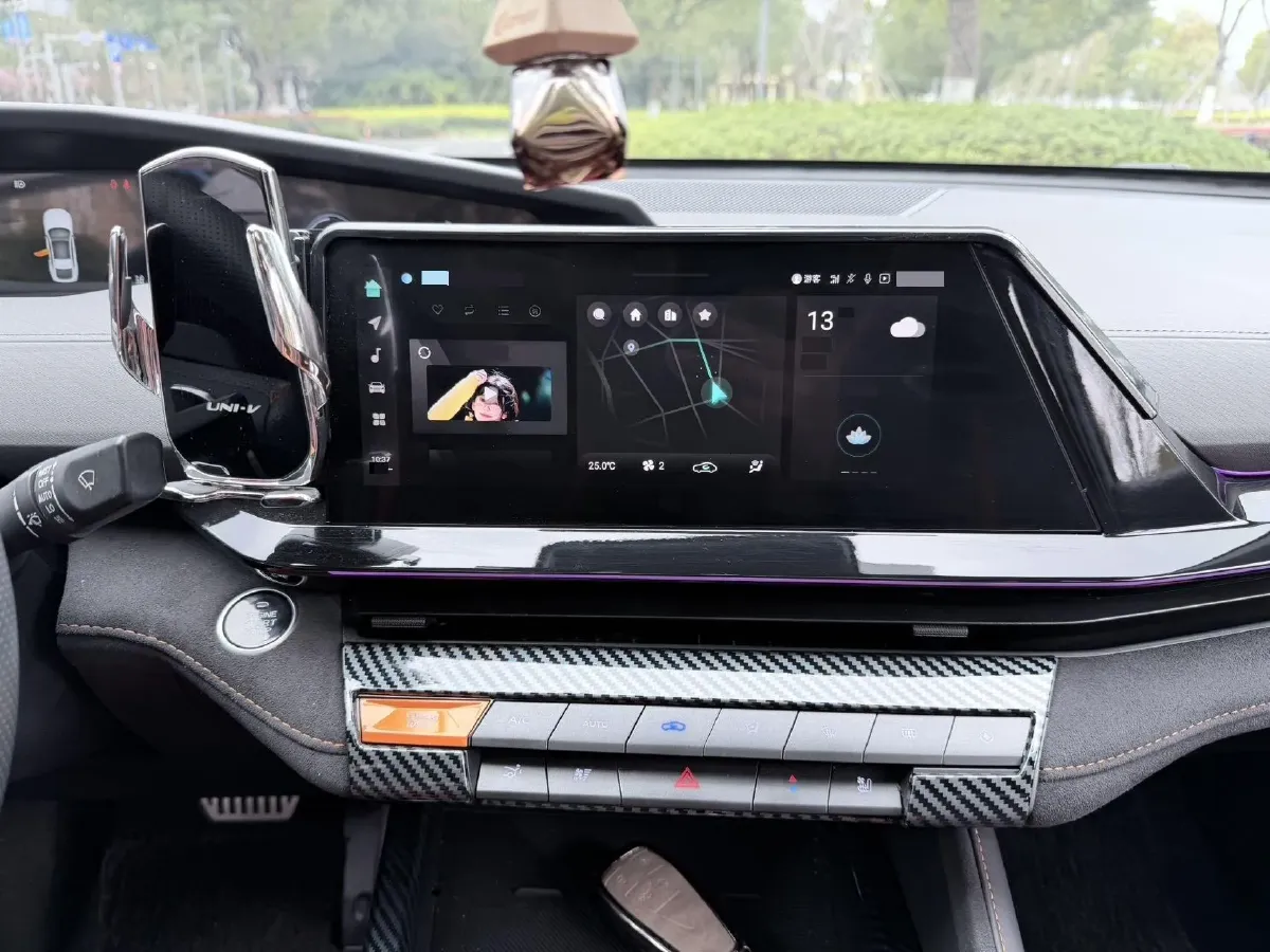 2024 ChangAn UNI-V 1.5T 188HP L4 7DCT,autocango,china used car exporter,china ev exporter,chinese used car exporter,chinese used ev exporter