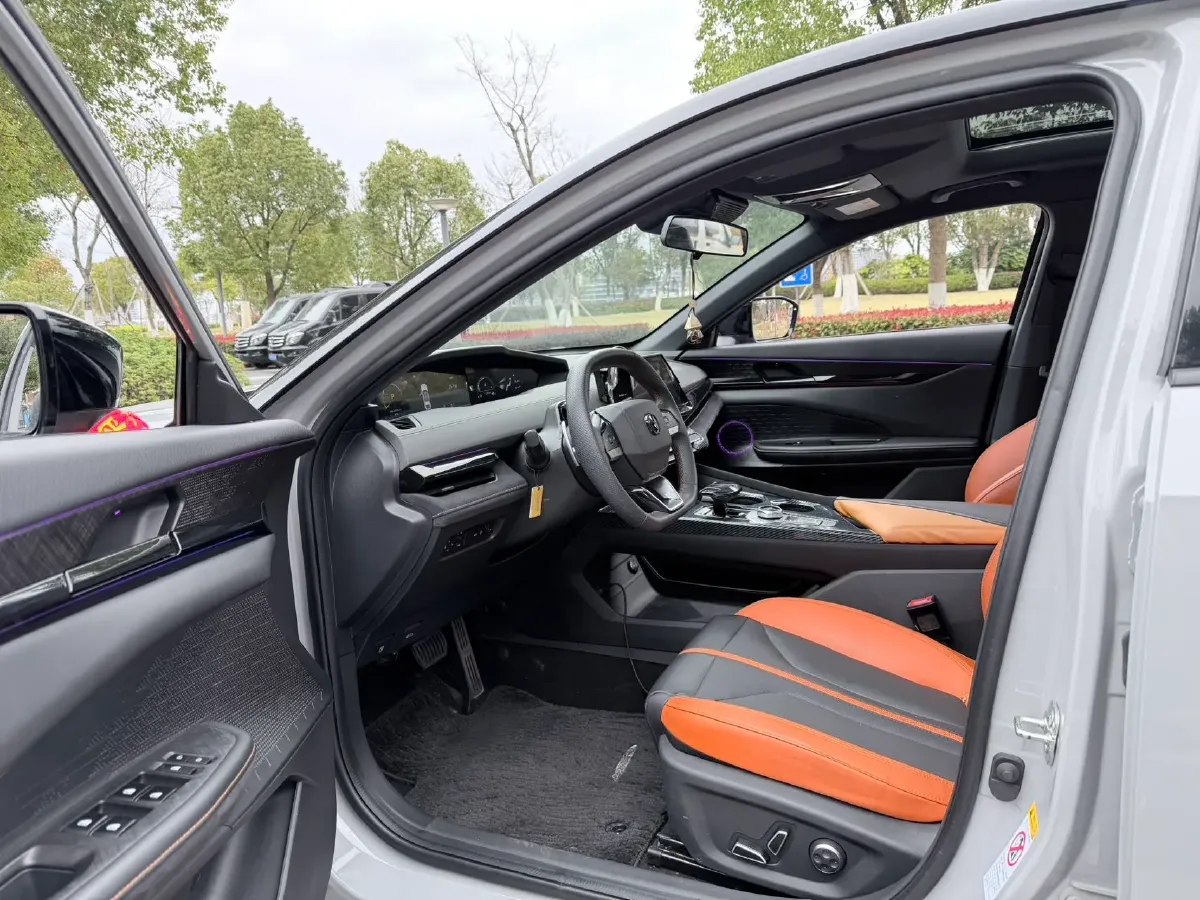 2024 ChangAn UNI-V 1.5T 188HP L4 7DCT,autocango,china used car exporter,china ev exporter,chinese used car exporter,chinese used ev exporter