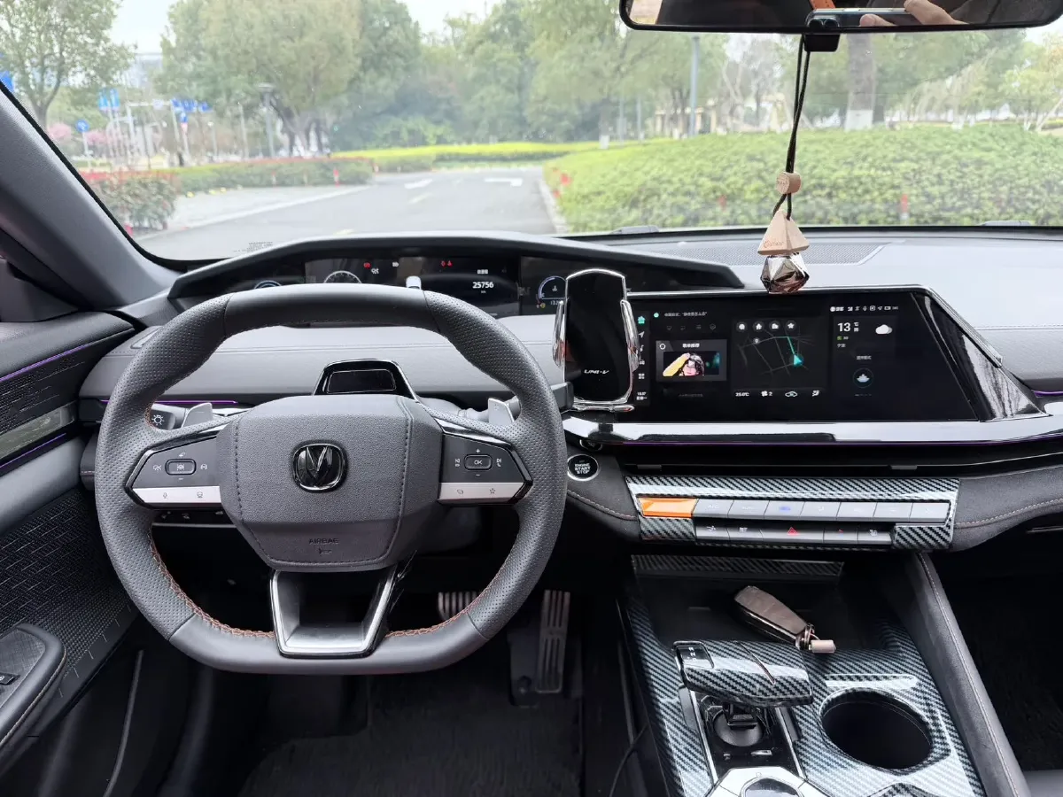 2024 ChangAn UNI-V 1.5T 188HP L4 7DCT,autocango,china used car exporter,china ev exporter,chinese used car exporter,chinese used ev exporter