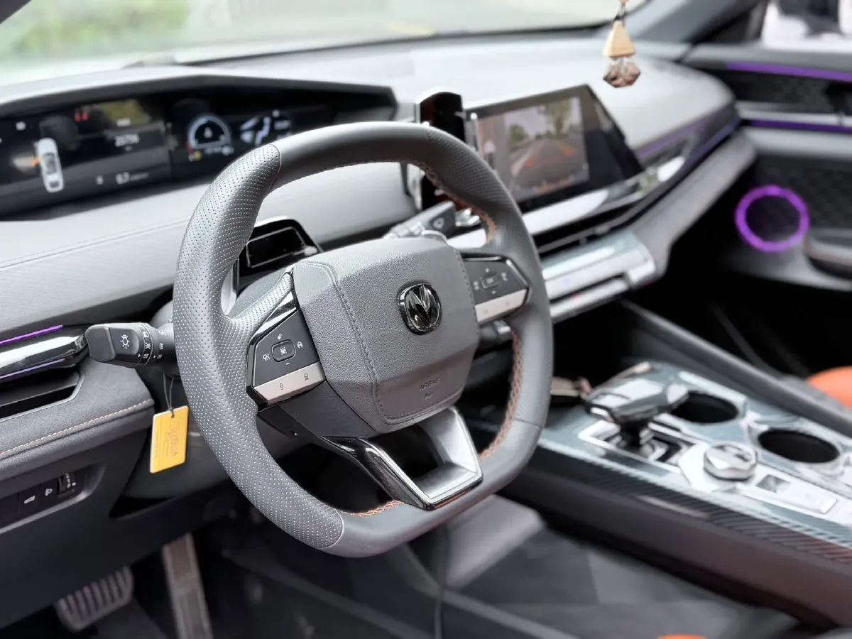 2024 ChangAn UNI-V 1.5T 188HP L4 7DCT,autocango,china used car exporter,china ev exporter,chinese used car exporter,chinese used ev exporter