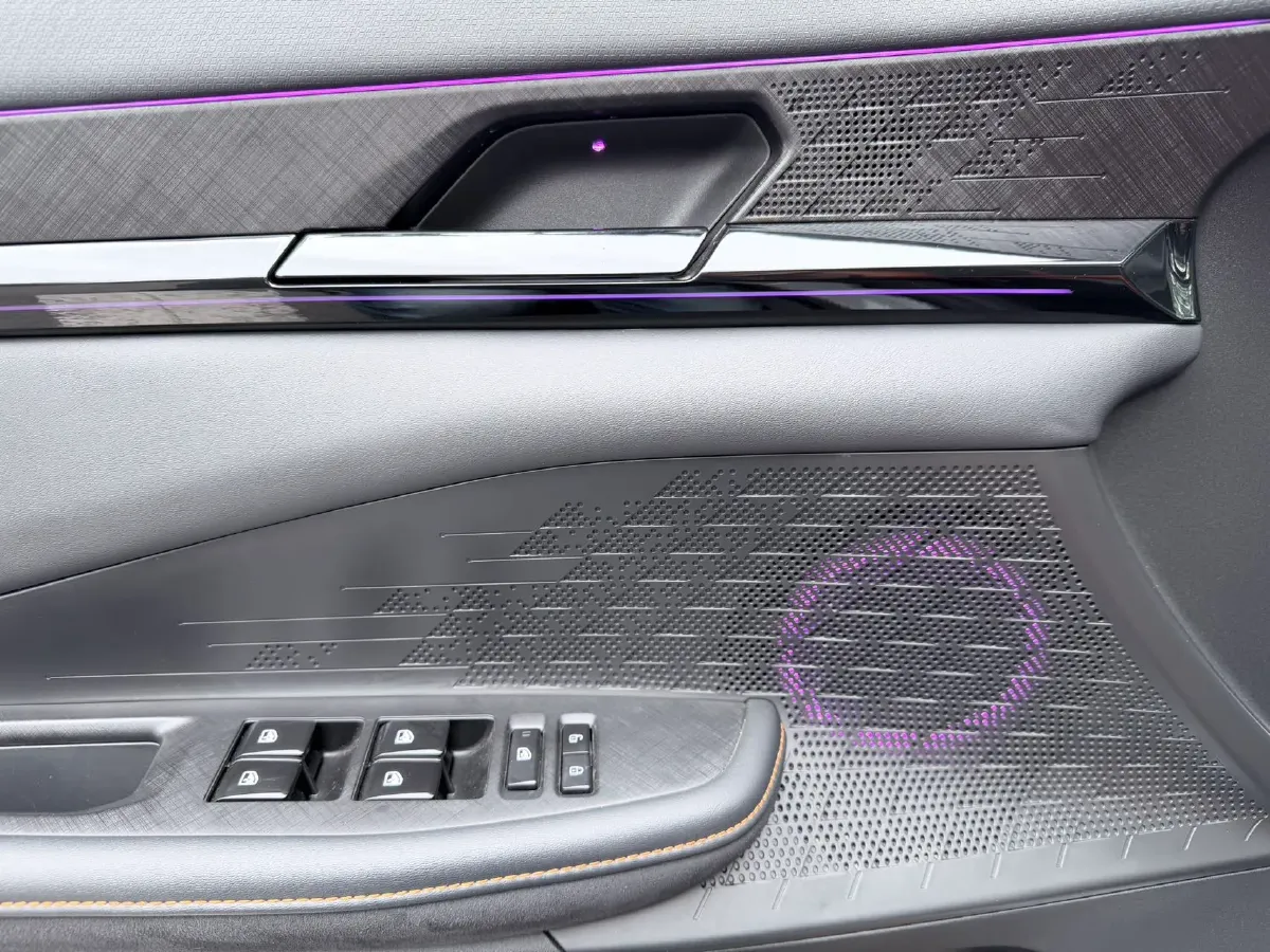 2024 ChangAn UNI-V 1.5T 188HP L4 7DCT,autocango,china used car exporter,china ev exporter,chinese used car exporter,chinese used ev exporter