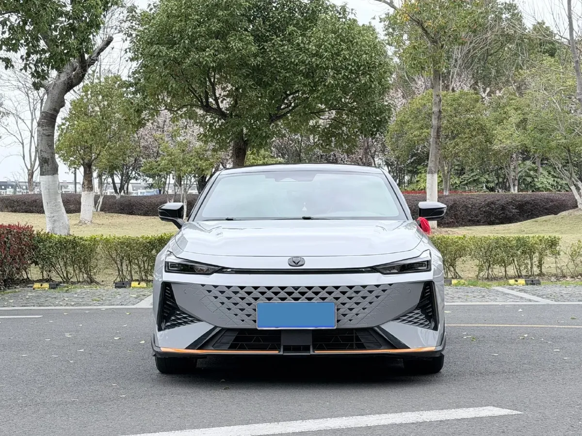2024 ChangAn UNI-V 1.5T 188HP L4 7DCT,autocango,china used car exporter,china ev exporter,chinese used car exporter,chinese used ev exporter
