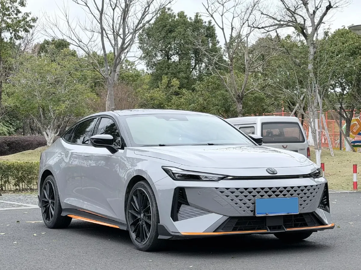 2024 ChangAn UNI-V 1.5T 188HP L4 7DCT,autocango,china used car exporter,china ev exporter,chinese used car exporter,chinese used ev exporter