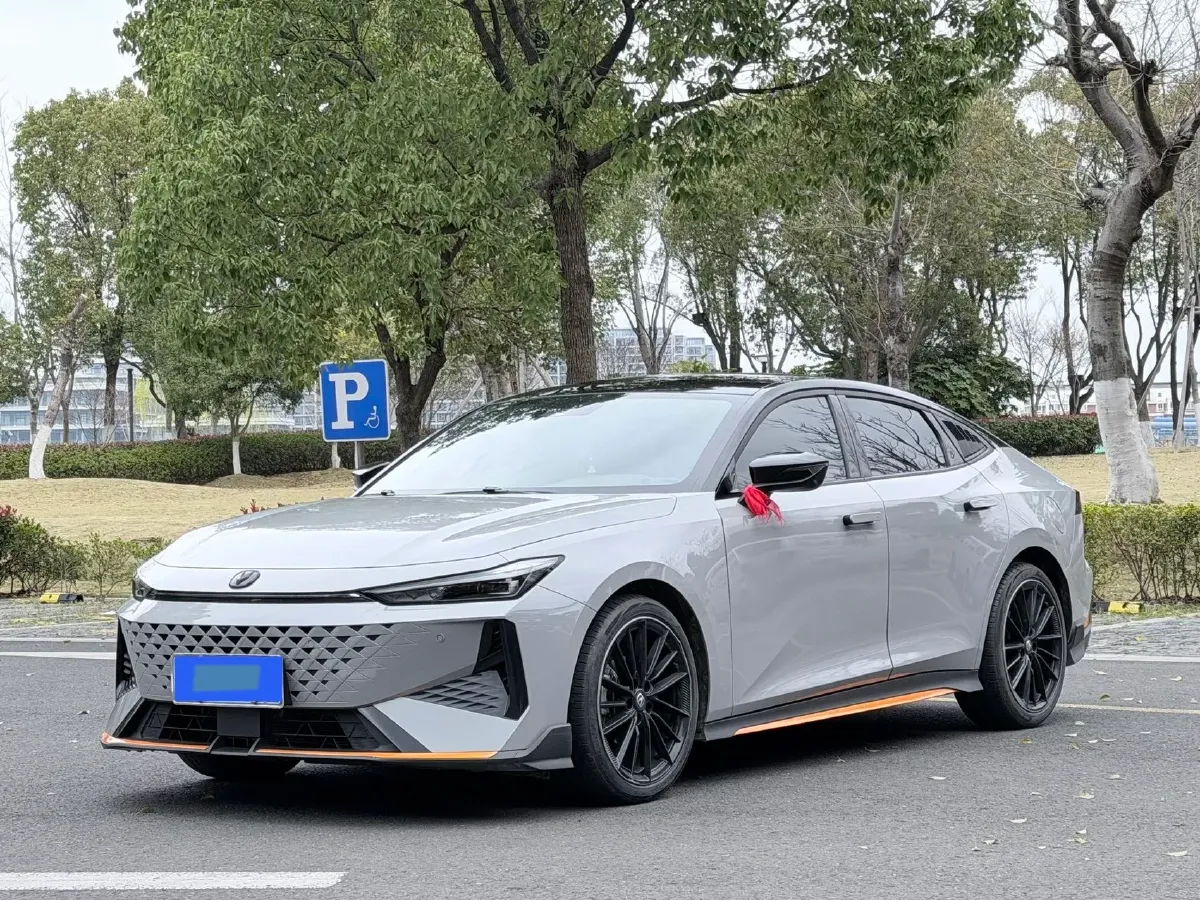 2024 ChangAn UNI-V 1.5T 188HP L4 7DCT,autocango,china used car exporter,china ev exporter,chinese used car exporter,chinese used ev exporter