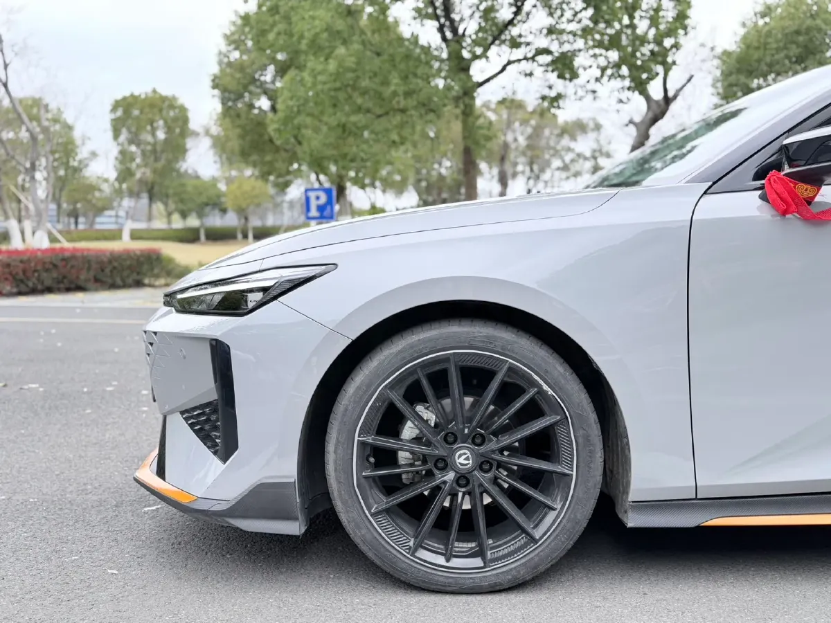 2024 ChangAn UNI-V 1.5T 188HP L4 7DCT,autocango,china used car exporter,china ev exporter,chinese used car exporter,chinese used ev exporter