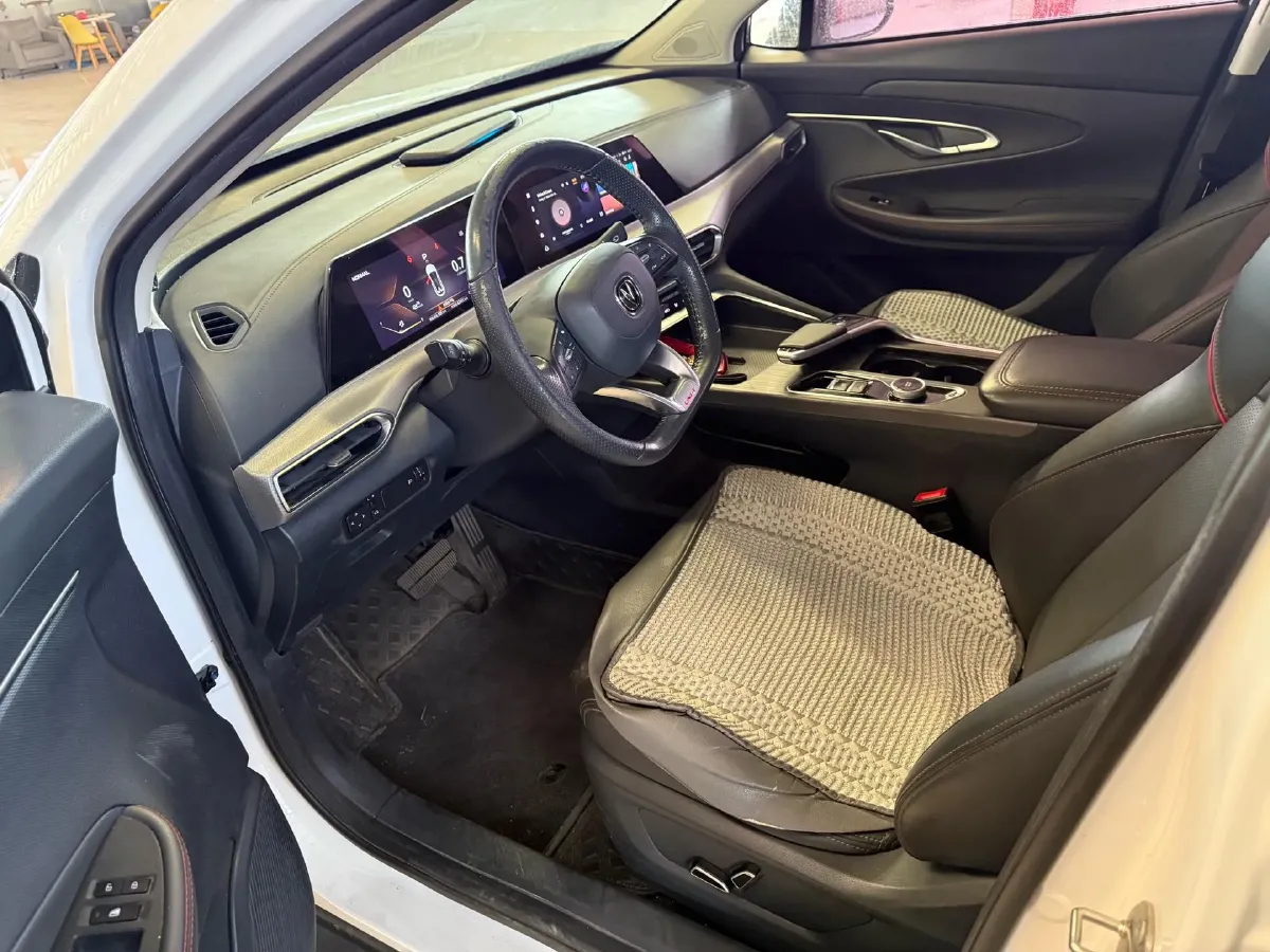 2022 ChangAn UNI-T 1.5T 188HP L4 7DCT,autocango,china used car exporter,china ev exporter,chinese used car exporter,chinese used ev exporter