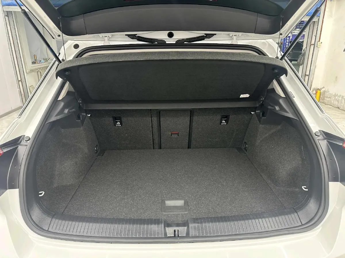 2022 Volkswagen T-Roc 1.4T 150HP L4 7DCT,autocango,china used car exporter,china ev exporter,chinese used car exporter,chinese used ev exporter