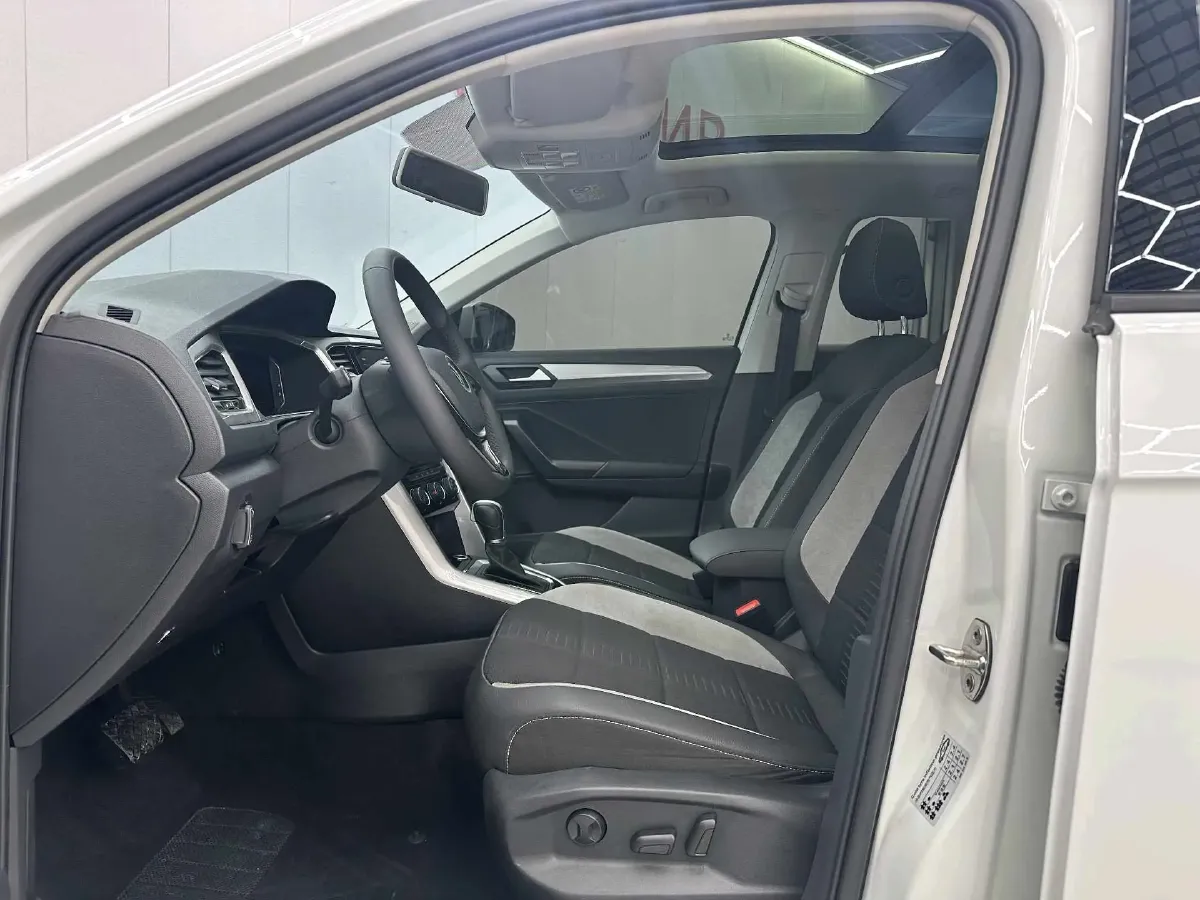 2022 Volkswagen T-Roc 1.4T 150HP L4 7DCT,autocango,china used car exporter,china ev exporter,chinese used car exporter,chinese used ev exporter