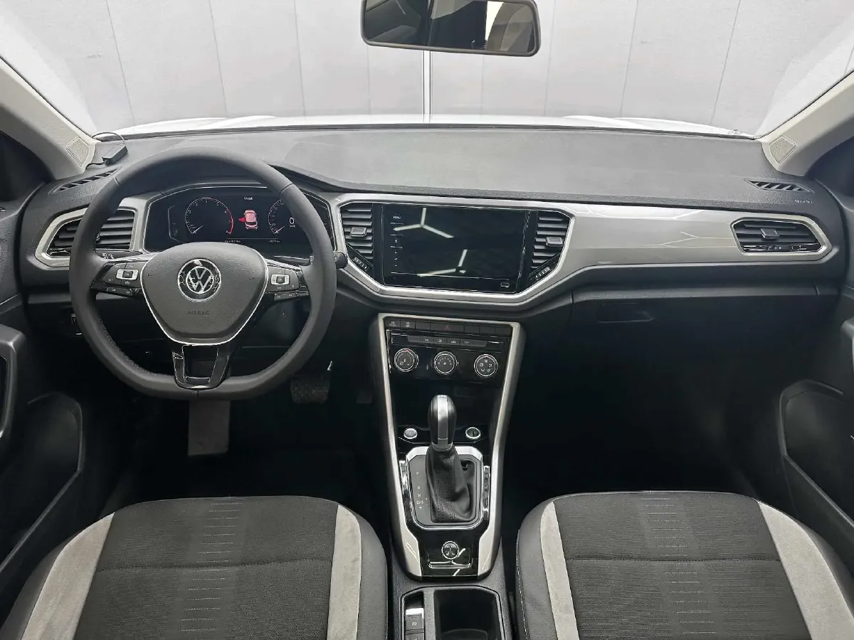 2022 Volkswagen T-Roc 1.4T 150HP L4 7DCT,autocango,china used car exporter,china ev exporter,chinese used car exporter,chinese used ev exporter