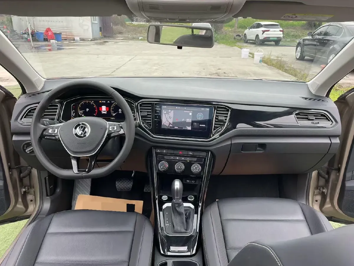 2022 Volkswagen T-Roc 1.4T 150HP L4 7DCT,autocango,china used car exporter,china ev exporter,chinese used car exporter,chinese used ev exporter