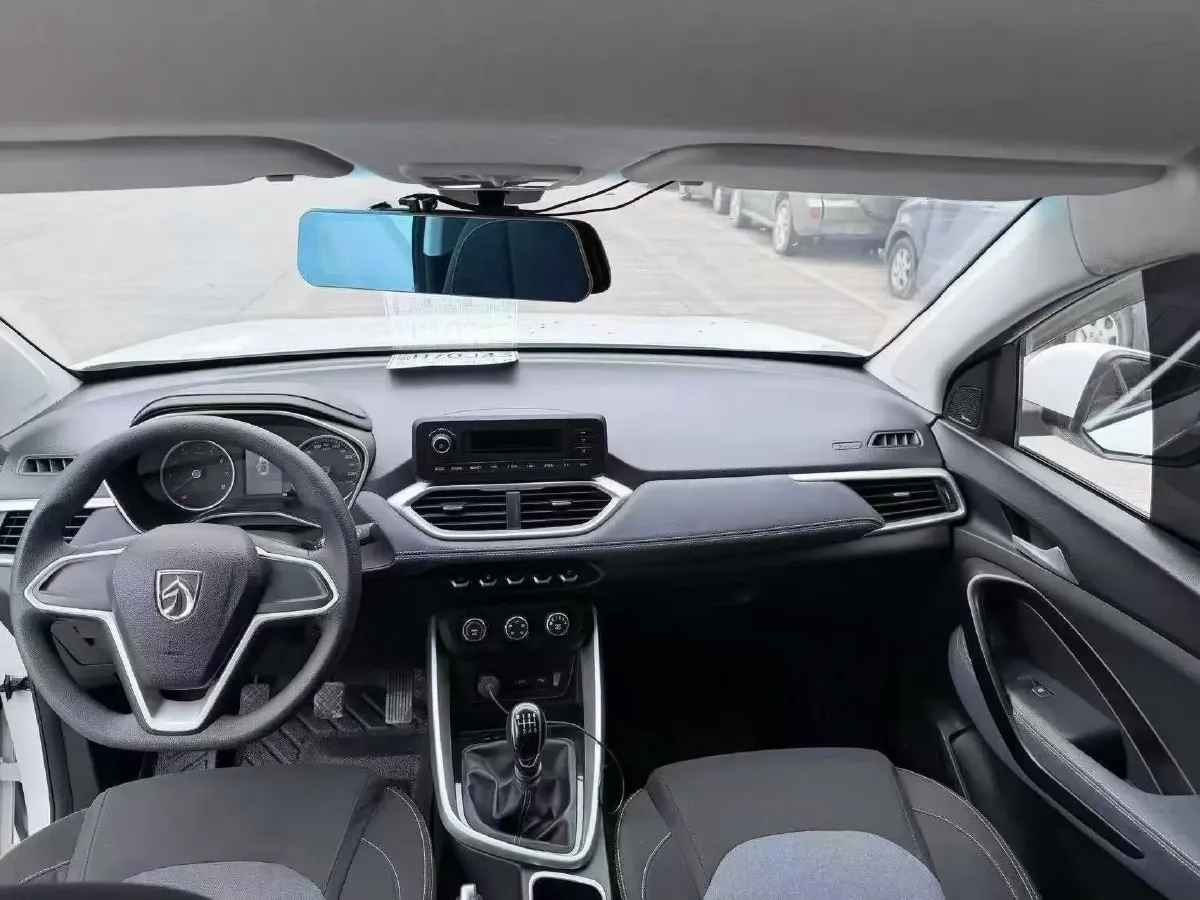 2018 BaoJun 530 1.5T 150HP L4 6MT,autocango,china used car exporter,china ev exporter,chinese used car exporter,chinese used ev exporter