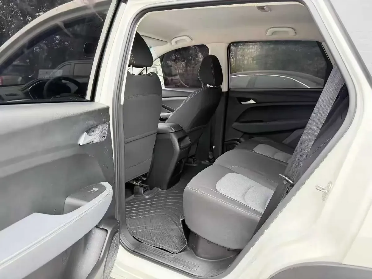 2018 BaoJun 530 1.5T 150HP L4 6MT,autocango,china used car exporter,china ev exporter,chinese used car exporter,chinese used ev exporter