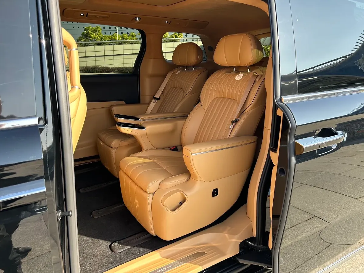 2025 Voyah Dream 1.5T 150HP L4 PHEV 41.7KWH,autocango,china used car exporter,china ev exporter,chinese used car exporter,chinese used ev exporter