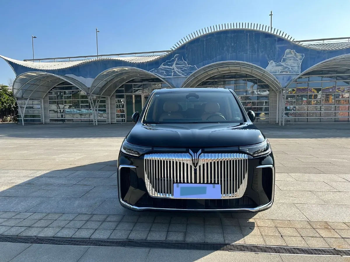 2025 Voyah Dream 1.5T 150HP L4 PHEV 41.7KWH,autocango,china used car exporter,china ev exporter,chinese used car exporter,chinese used ev exporter