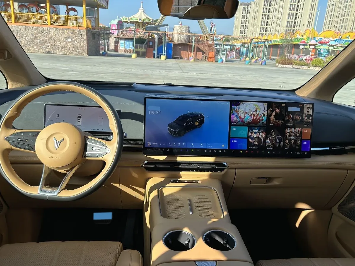 2025 Voyah Dream 1.5T 150HP L4 PHEV 41.7KWH,autocango,china used car exporter,china ev exporter,chinese used car exporter,chinese used ev exporter