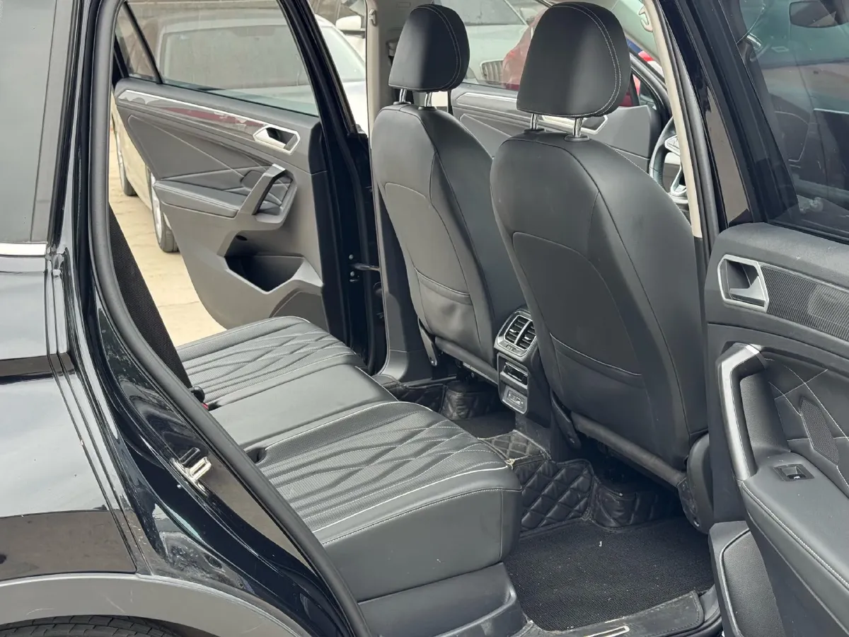 2023 Volkswagen Tiguan L 2.0T 186HP L4 7DCT,autocango,china used car exporter,china ev exporter,chinese used car exporter,chinese used ev exporter