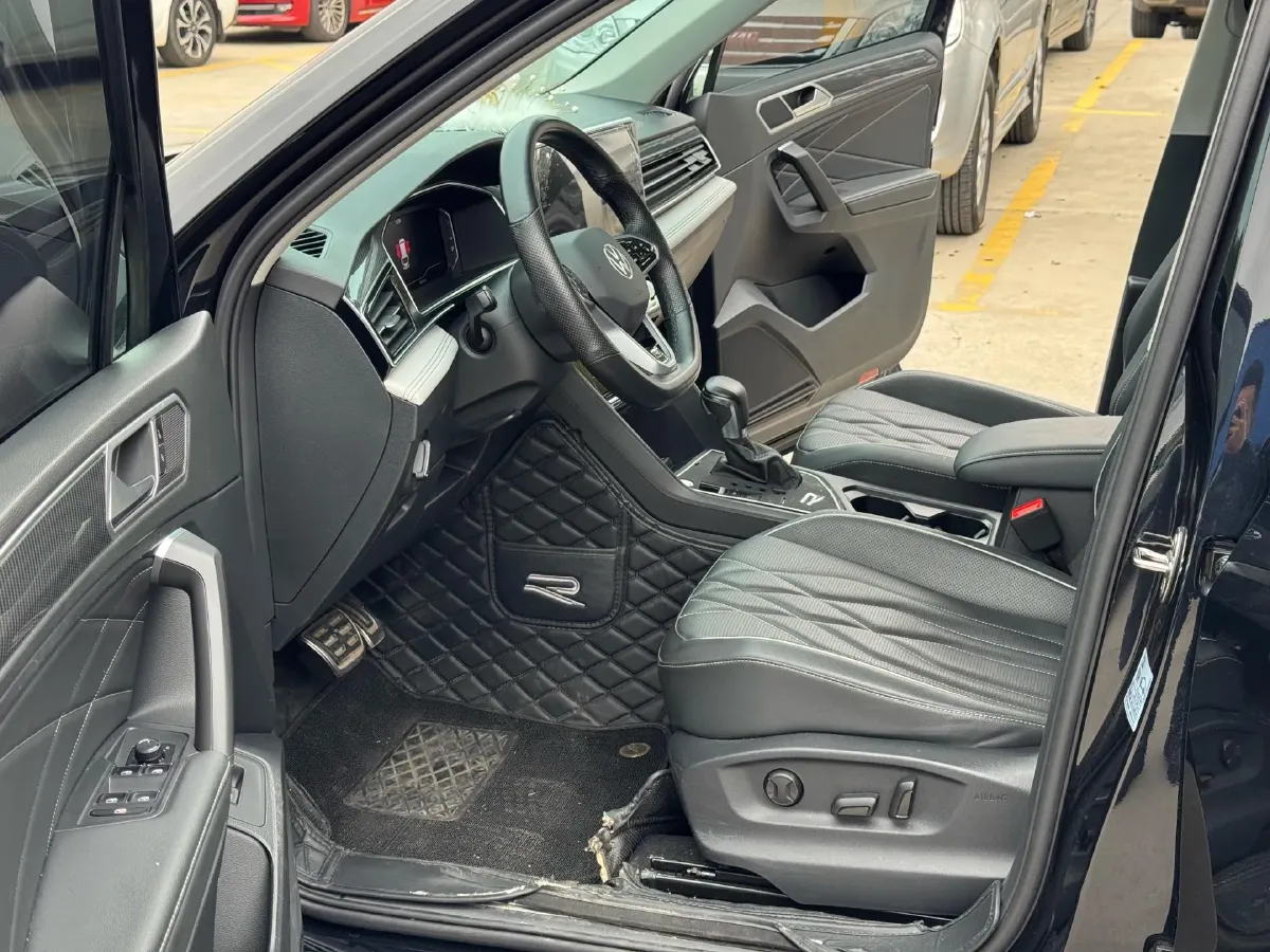 2023 Volkswagen Tiguan L 2.0T 186HP L4 7DCT,autocango,china used car exporter,china ev exporter,chinese used car exporter,chinese used ev exporter