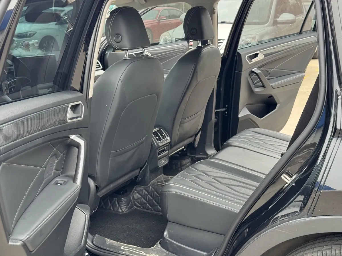 2023 Volkswagen Tiguan L 2.0T 186HP L4 7DCT,autocango,china used car exporter,china ev exporter,chinese used car exporter,chinese used ev exporter