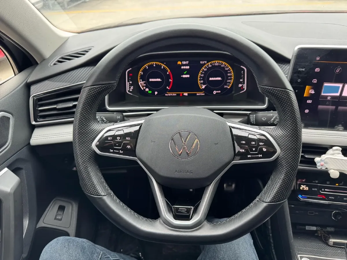 2023 Volkswagen Tiguan L 2.0T 186HP L4 7DCT,autocango,china used car exporter,china ev exporter,chinese used car exporter,chinese used ev exporter