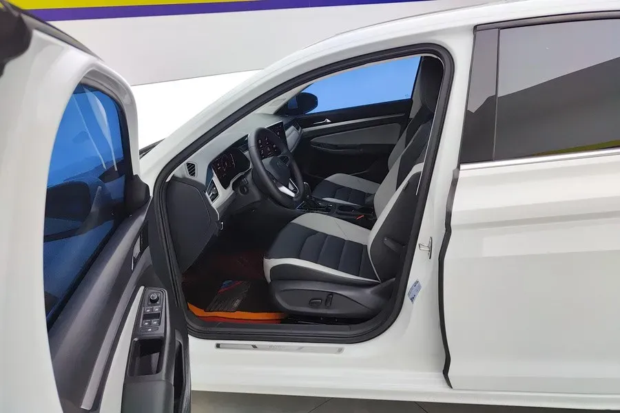 2024 Volkswagen Bora 1.5T 160HP L4 7DCT,autocango,china used car exporter,china ev exporter,chinese used car exporter,chinese used ev exporter