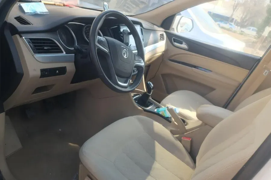 2016 BaoJun 730 1.5L 112HP L4 5MT,autocango,china used car exporter,china ev exporter,chinese used car exporter,chinese used ev exporter