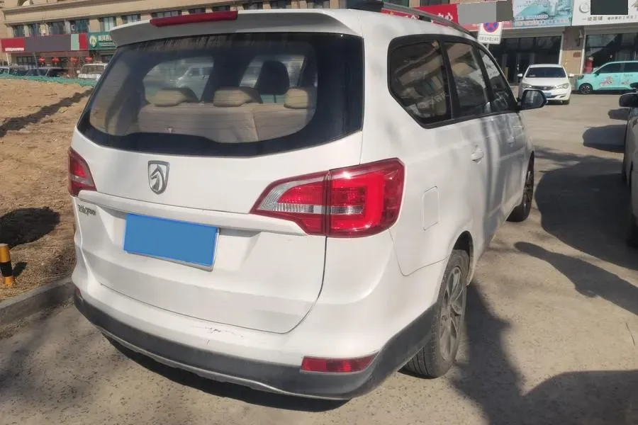 2016 BaoJun 730 1.5L 112HP L4 5MT,autocango,china used car exporter,china ev exporter,chinese used car exporter,chinese used ev exporter