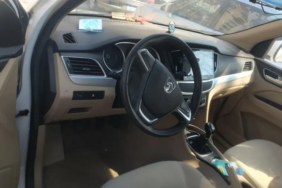 2016 BaoJun 730 1.5L 112HP L4 5MT,autocango,china used car exporter,china ev exporter,chinese used car exporter,chinese used ev exporter