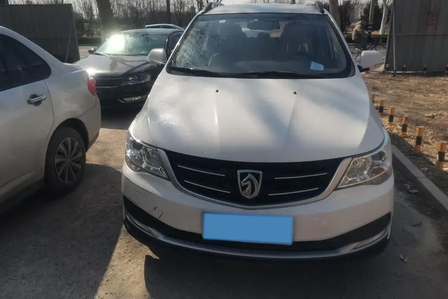 2016 BaoJun 730 1.5L 112HP L4 5MT,autocango,china used car exporter,china ev exporter,chinese used car exporter,chinese used ev exporter