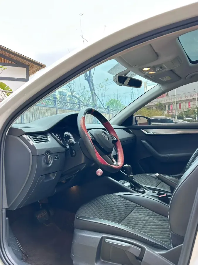 2018 Skoda Octavia 1.4T 150HP L4 7DCT,autocango,china used car exporter,china ev exporter,chinese used car exporter,chinese used ev exporter