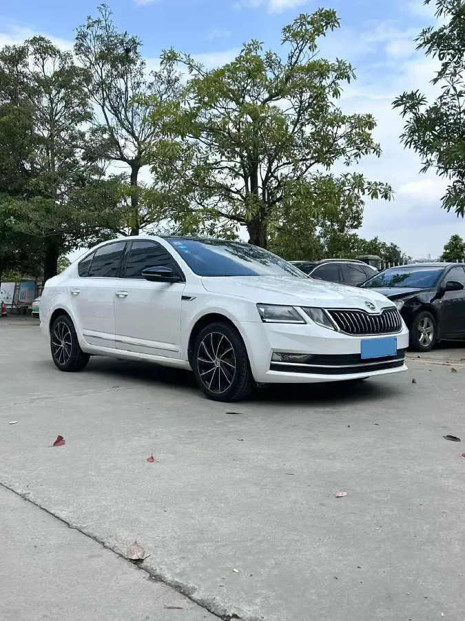 2018 Skoda Octavia 1.4T 150HP L4 7DCT,autocango,china used car exporter,china ev exporter,chinese used car exporter,chinese used ev exporter
