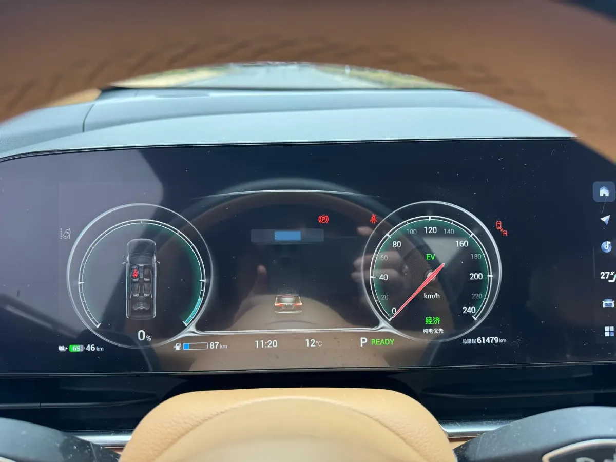 2022 Voyah Dream 1.5T 136HP L4 PHEV 25.57KWH,autocango,china used car exporter,china ev exporter,chinese used car exporter,chinese used ev exporter