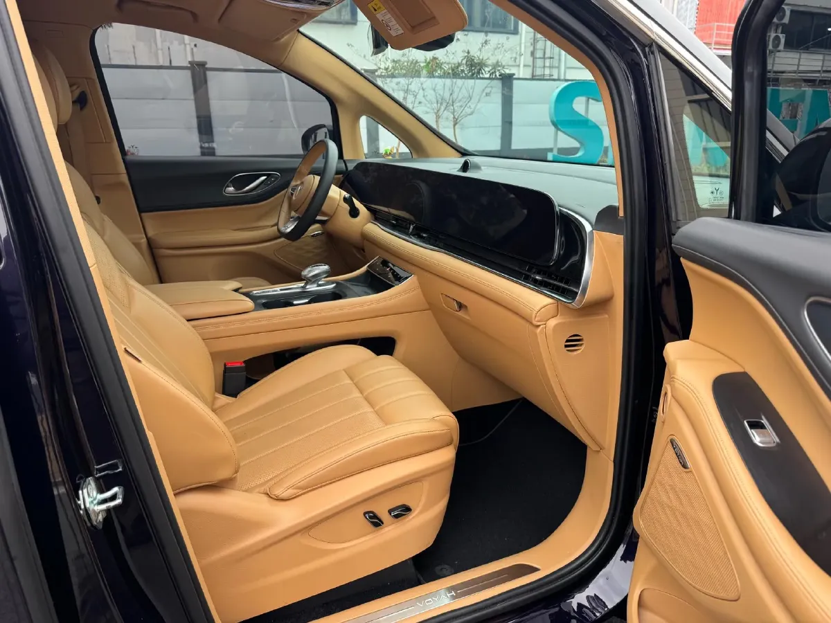 2022 Voyah Dream 1.5T 136HP L4 PHEV 25.57KWH,autocango,china used car exporter,china ev exporter,chinese used car exporter,chinese used ev exporter