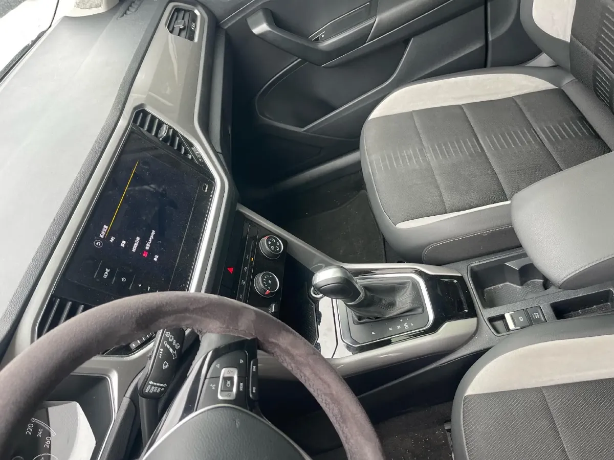 2021 Volkswagen T-Roc 1.4T 150HP L4 7DCT,autocango,china used car exporter,china ev exporter,chinese used car exporter,chinese used ev exporter