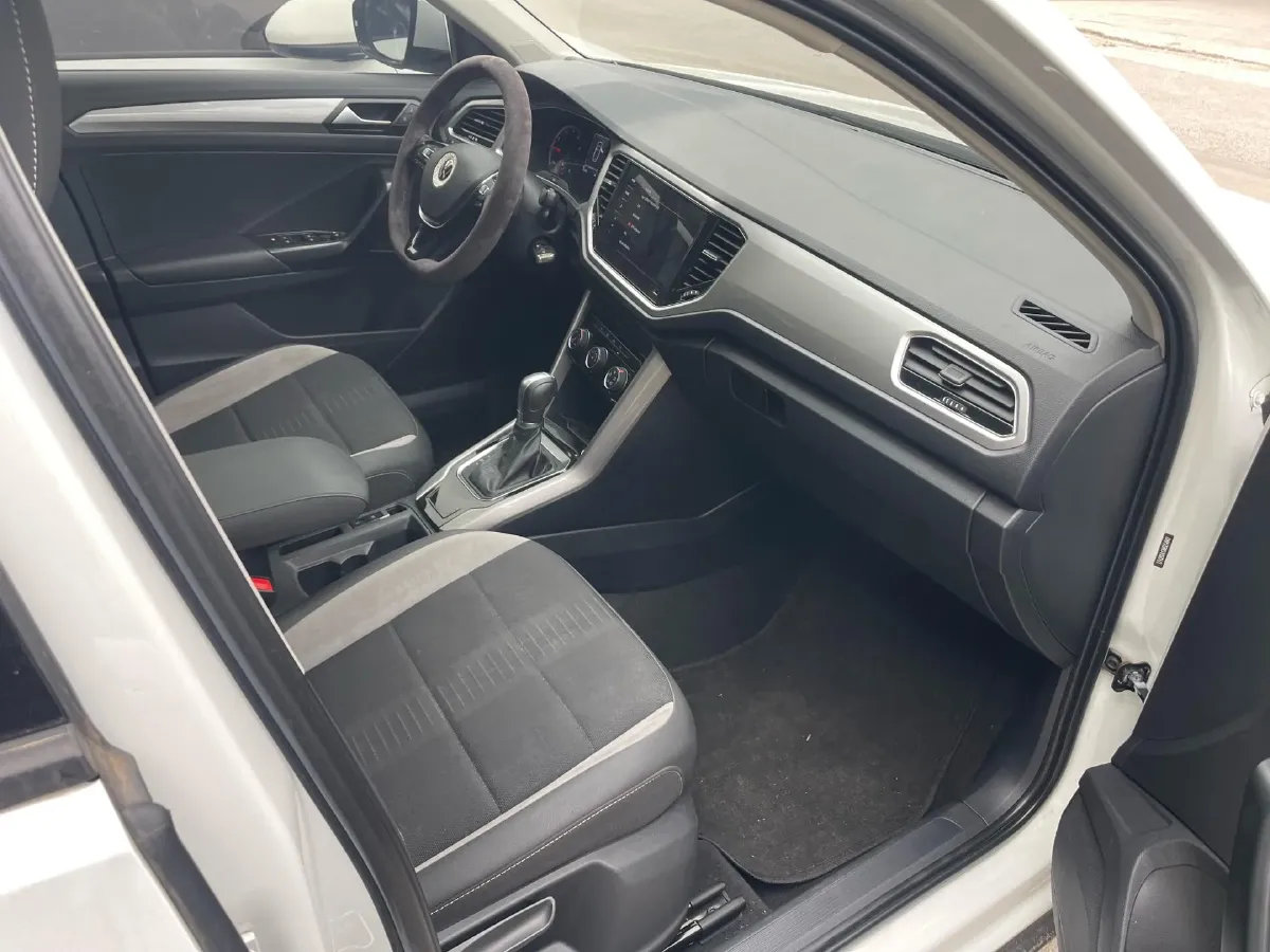 2021 Volkswagen T-Roc 1.4T 150HP L4 7DCT,autocango,china used car exporter,china ev exporter,chinese used car exporter,chinese used ev exporter