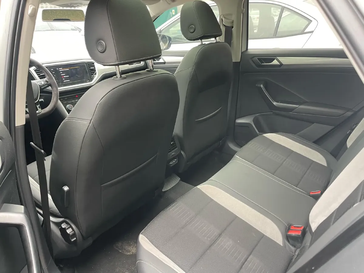 2021 Volkswagen T-Roc 1.4T 150HP L4 7DCT,autocango,china used car exporter,china ev exporter,chinese used car exporter,chinese used ev exporter