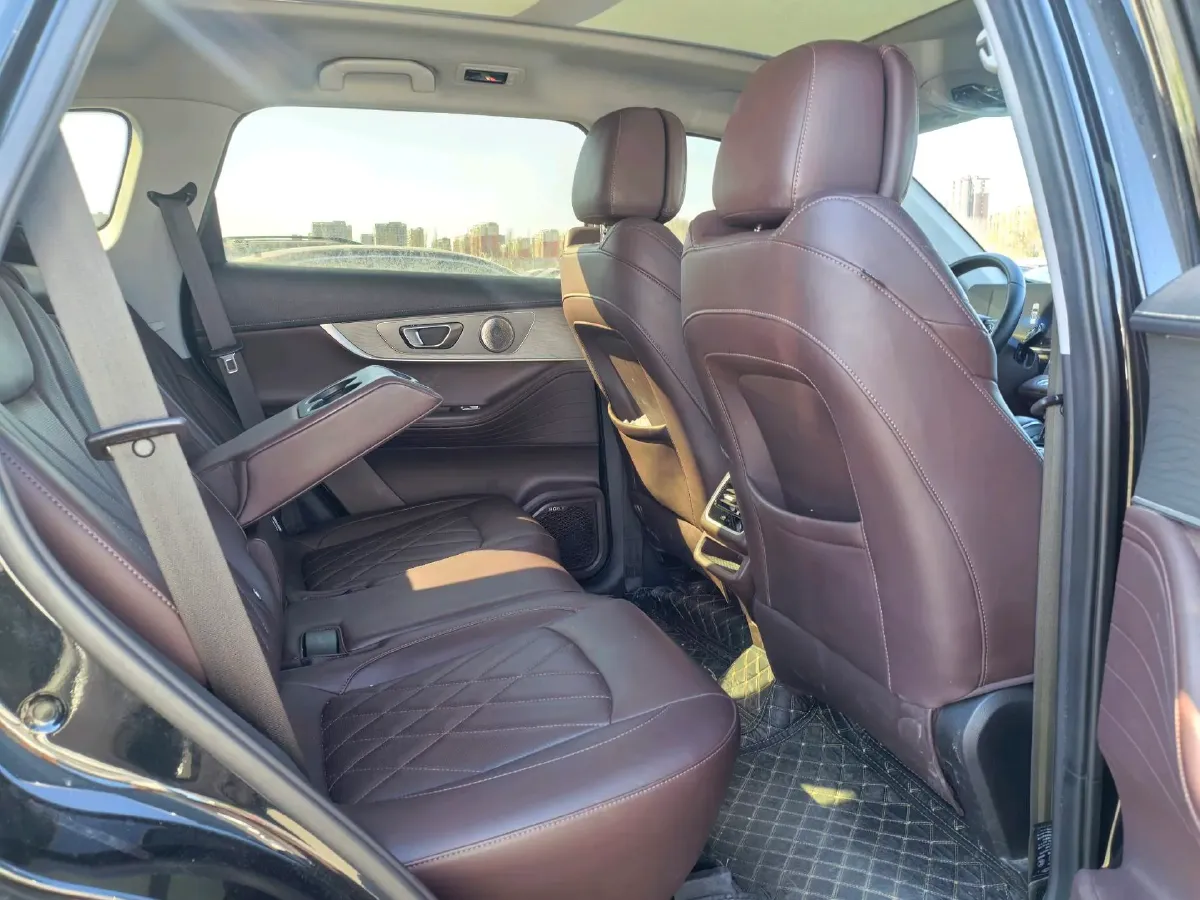 2022 Chery Tiggo 8 PRO 2.0T 254HP L4 7DCT,autocango,china used car exporter,china ev exporter,chinese used car exporter,chinese used ev exporter