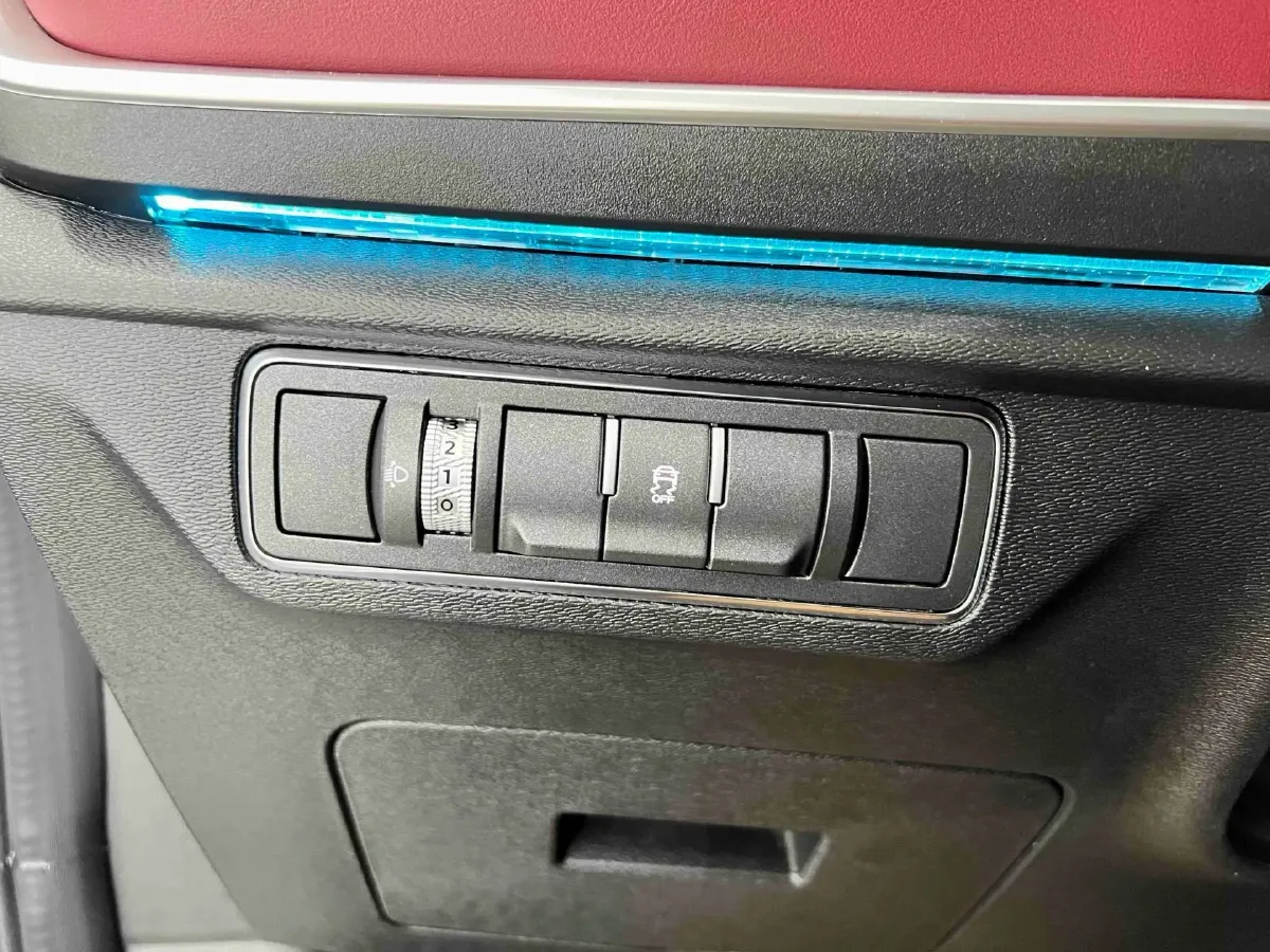 2023 ChangAn Oshan X7 Plus 1.5T 188HP L4 7DCT,autocango,china used car exporter,china ev exporter,chinese used car exporter,chinese used ev exporter