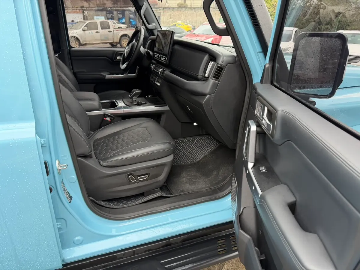 2025 212 212 T01 2.0T 252HP L4 8AT,autocango,china used car exporter,china ev exporter,chinese used car exporter,chinese used ev exporter