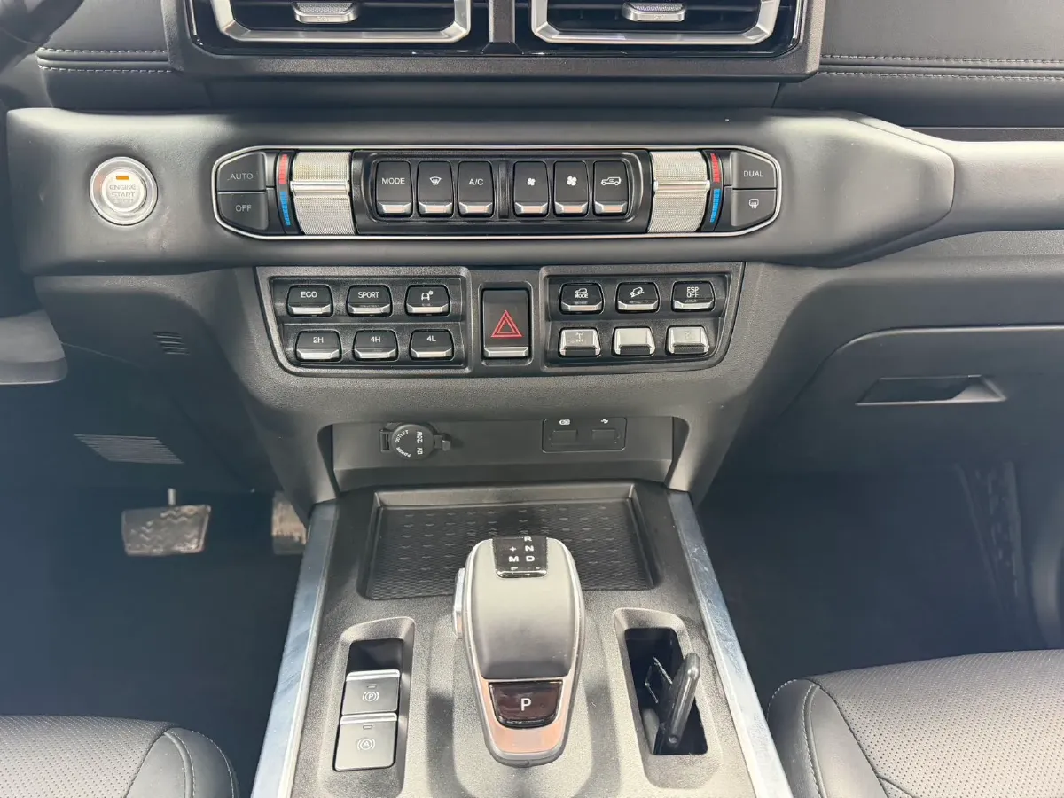 2025 212 212 T01 2.0T 252HP L4 8AT,autocango,china used car exporter,china ev exporter,chinese used car exporter,chinese used ev exporter