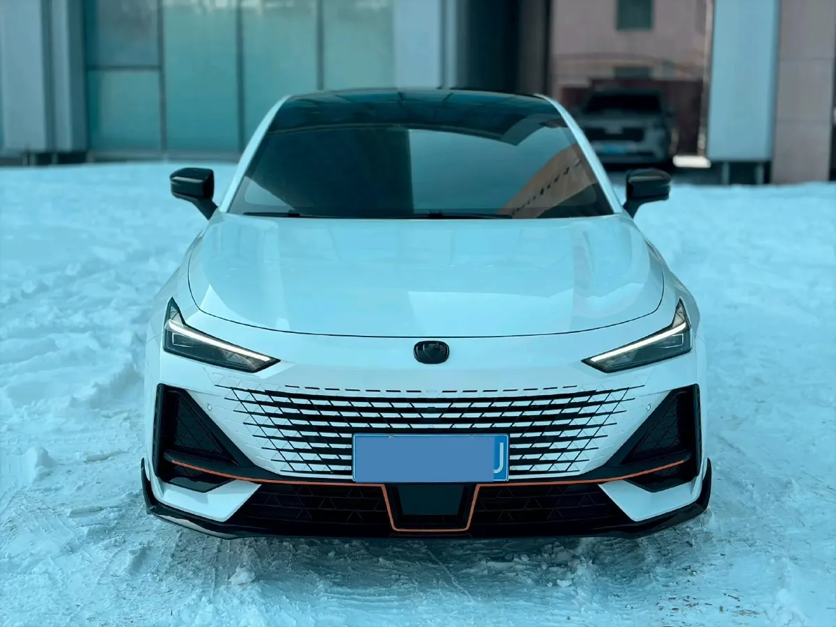 2023 ChangAn UNI-V 1.5T 188HP L4 7DCT,autocango,china used car exporter,china ev exporter,chinese used car exporter,chinese used ev exporter