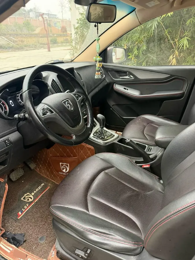 2016 BaoJun 560 1.5T 150HP L4 6MT,autocango,china used car exporter,china ev exporter,chinese used car exporter,chinese used ev exporter